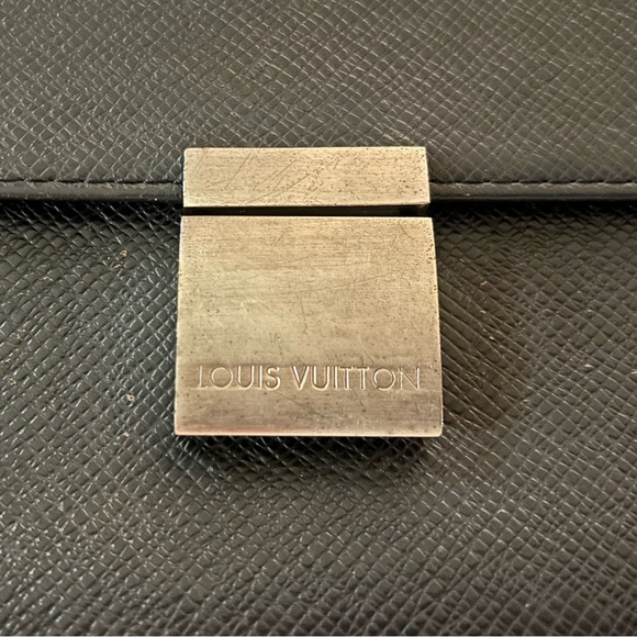 LOUIS VUITTON black clutch with chain - Picture 3 of 5